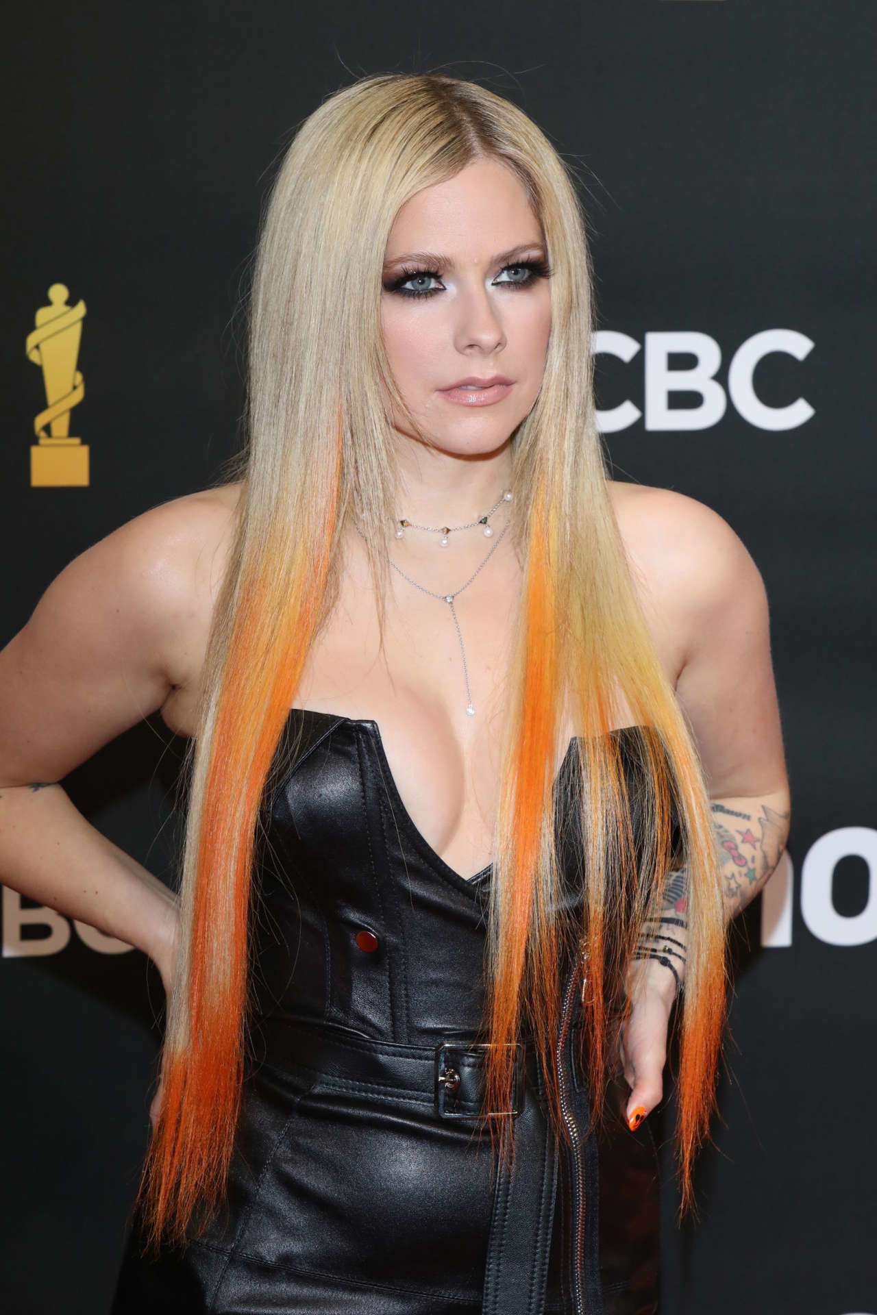 Avril Lavigne Cleavage at 2022 JUNO Awards Broadcast in Toronto