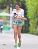 Chantel Jeffries Booty in Shorts, Shopping for Pizza in Miami