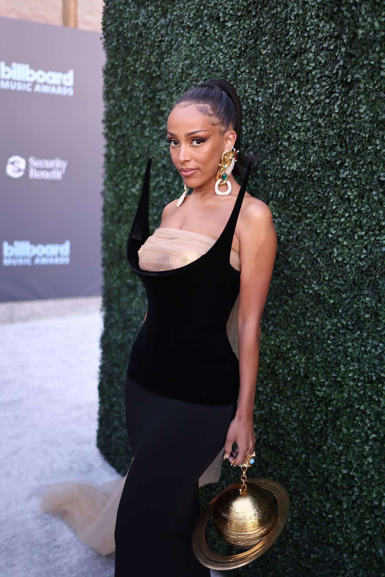 Doja Cat Cleavage at 2022 Billboard Music Awards in Las Vegas