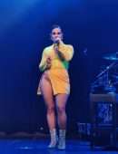 Joanna JoJo Levesque Upskirt and Booty OnStage while Performing Live in Manchester