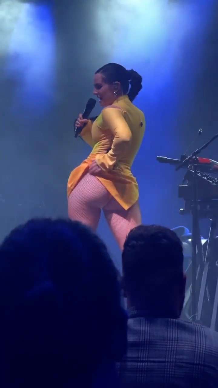 Joanna JoJo Levesque Upskirt and Booty OnStage while Performing Live in Manchester