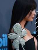 Megan Fox Cleavage with Machine Gun Kelly at 2022 Billboard Music Awards in Las Vegas