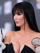 Megan Fox Cleavage with Machine Gun Kelly at 2022 Billboard Music Awards in Las Vegas
