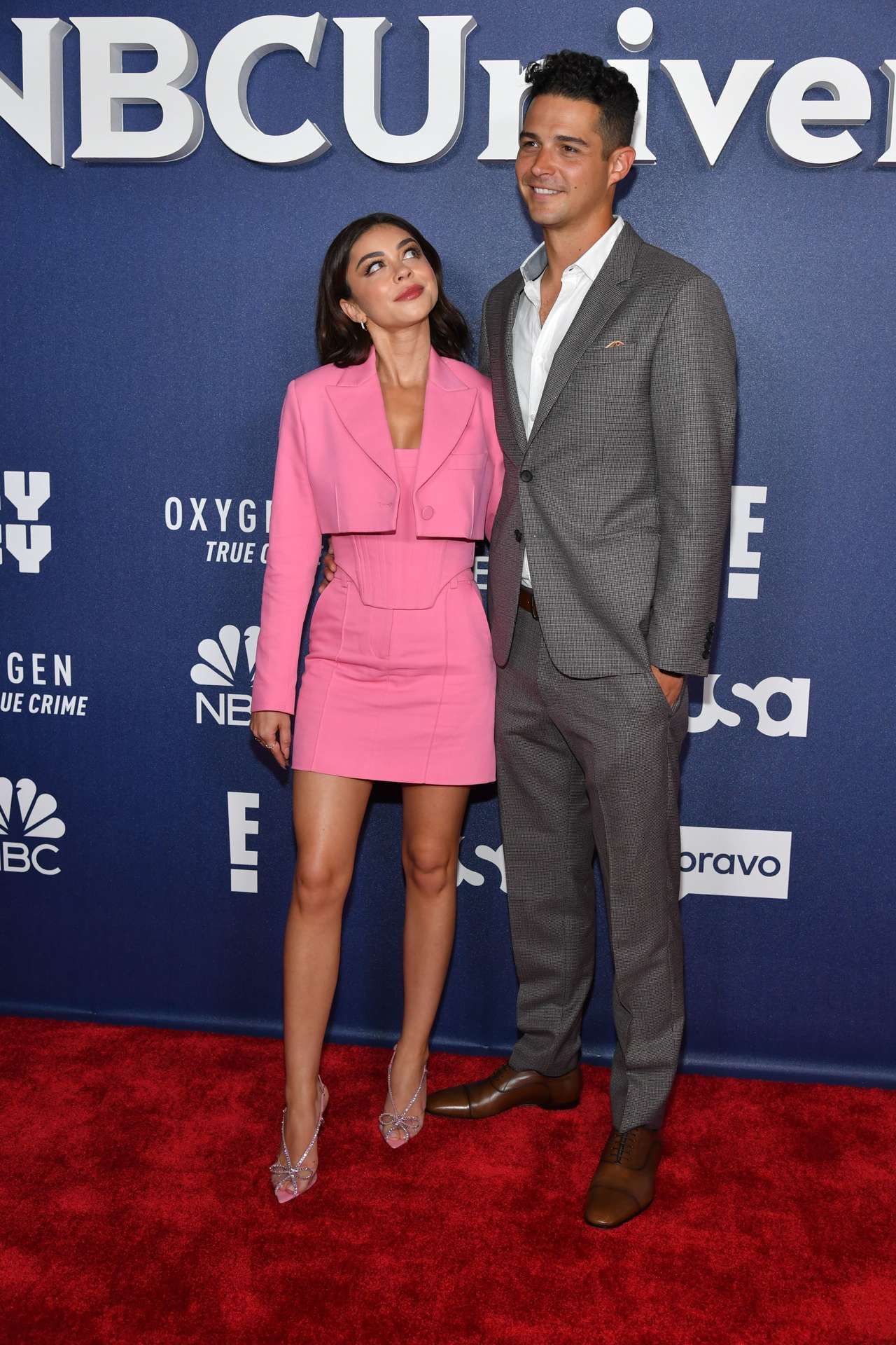 Sarah Hyland Leggy and Cleavage at 2022 NBCUniversal Upfront in NYC