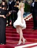 Sydney Sweeney Leggy and Spectacular Cleavage at 2022 Met Gala in New York