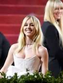 Sydney Sweeney Leggy and Spectacular Cleavage at 2022 Met Gala in New York