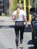 Hilary Duff Booty in Tights, Outside a Gym in Los Angeles