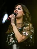 Natalie Imbruglia Performing at Mighty Hoopla in London