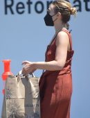 Elizabeth Olsen Pokies, Grocery Shopping in Los Angeles