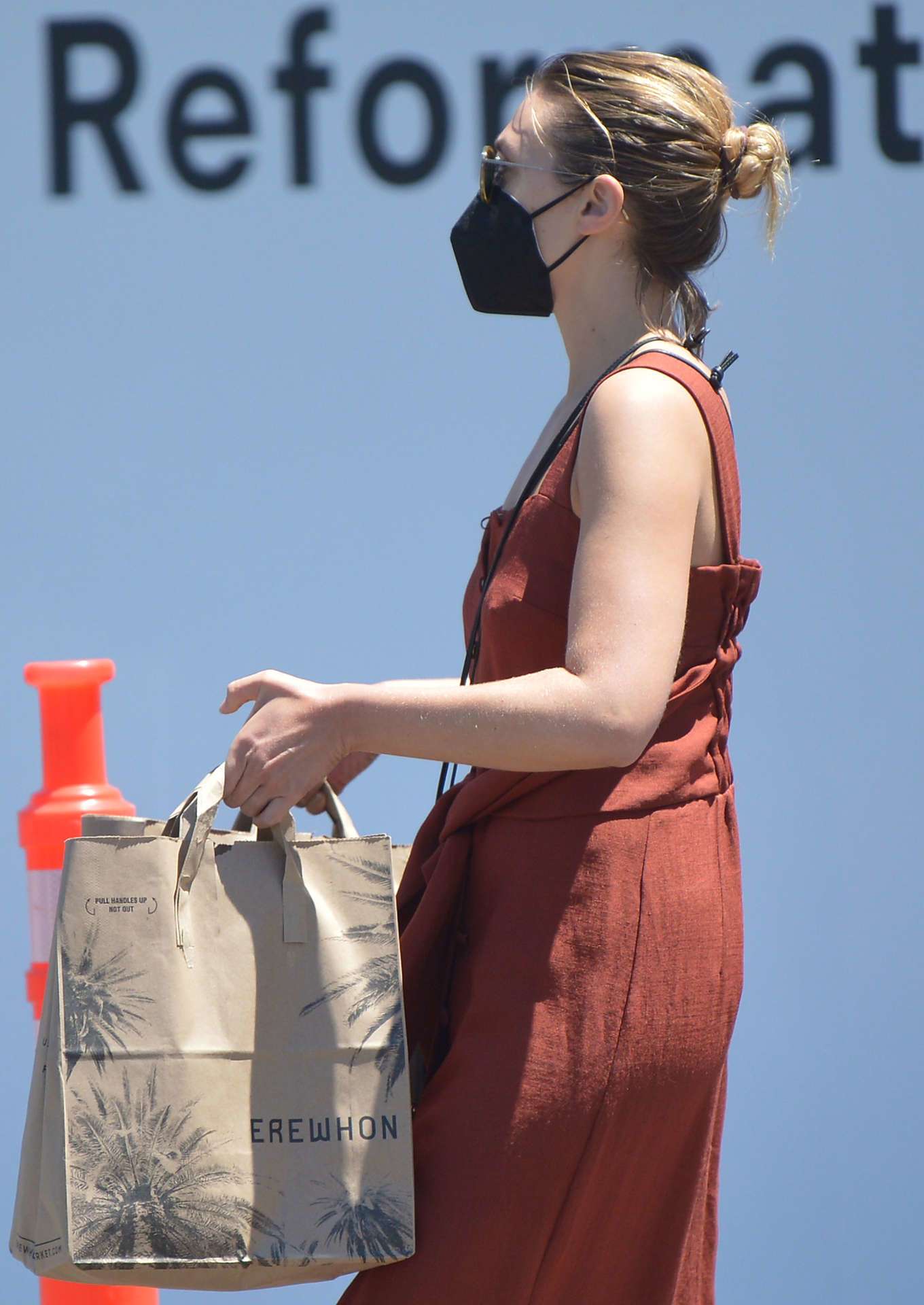 Elizabeth Olsen Pokies, Grocery Shopping in Los Angeles