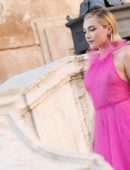 Florence Pugh Pokies in See-Through Dress at Valentino Fashion Show in Paris
