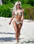 Kim Kardashian and Khloe Kardashian Booty in Bikini in Turks and Caicos