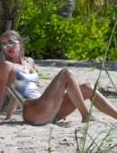 Kim Kardashian and Khloe Kardashian Booty in Bikini in Turks and Caicos