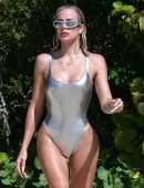 Kim Kardashian and Khloe Kardashian Booty in Bikini in Turks and Caicos