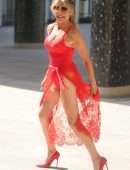 Lizzie Cundy Leggy, Arriving at ITV This Morning in London
