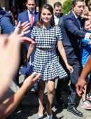 Selena Gomez Leggy, Outside Sephora in Paris