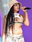 Tinashe Cleavage while Performing Live at 2022 Lollapalooza in Chicago