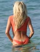 Victoria Silvstedt in Bikini at La Reserve Beach in Saint-Tropez
