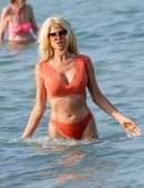 Victoria Silvstedt in Bikini at La Reserve Beach in Saint-Tropez