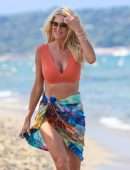 Victoria Silvstedt in Bikini at La Reserve Beach in Saint-Tropez
