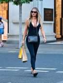 Chloe Sims Cleavage, Shopping in London