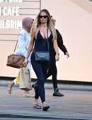 Chloe Sims Cleavage, Shopping in London