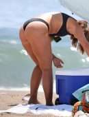 Frankie Bridge Booty in Black Thong Bikini at the Beach in Santa Monica
