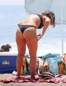 Frankie Bridge Booty in Black Thong Bikini at the Beach in Santa Monica
