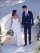 Sarah Hyland Married to Wells Adams in a California Wine Vineyard