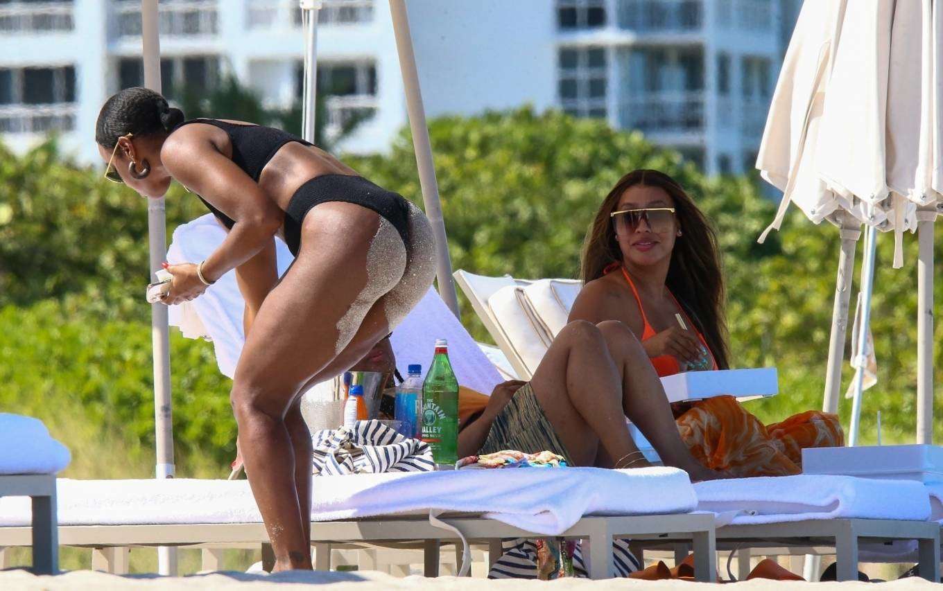 Kelly Rowland Booty in a Black Bikini at the Beach in Miami