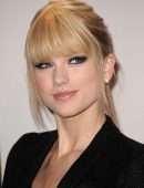 Taylor Swift at The American Music Awards 2022 in Los Angeles
