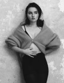 Kaitlyn Dever - Heroine Magazine - October 2022