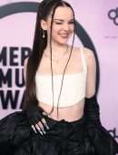 Dove Cameron Cleavage, Performing Live at 2022 American Music Awards in Los Angeles