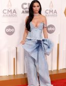 Katy Perry Cleavage at the 56th Annual CMA Awards in Nashville