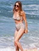 LeAnn Rimes Booty in Bikini at a Beach in Waikiki
