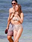 LeAnn Rimes Booty in Bikini at a Beach in Waikiki