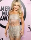 Sabrina Carpenter Leggy at 2022 American Music Awards in LA