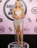 Sabrina Carpenter Leggy at 2022 American Music Awards in LA