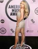 Sabrina Carpenter Leggy at 2022 American Music Awards in LA