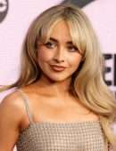 Sabrina Carpenter Leggy at 2022 American Music Awards in LA