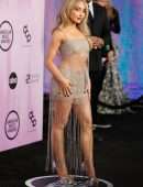 Sabrina Carpenter Leggy at 2022 American Music Awards in LA