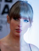 Taylor Swift Attending the MTV Europe Music Awards in Duesseldorf, Germany