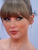 Taylor Swift Attending the MTV Europe Music Awards in Duesseldorf, Germany