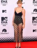 Taylor Swift Cleavage at MTV Europe Music Awards 2022 in Duesseldorf