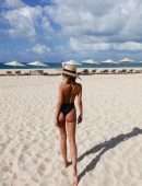 Kimberley Garner Flaunts Gorgeous in Swimsuit