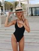 Kimberley Garner Flaunts Gorgeous in Swimsuit