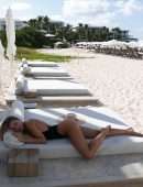 Kimberley Garner Flaunts Gorgeous in Swimsuit