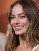 Margot Robbie Leggy at the Premiere of Babylon in Sydney