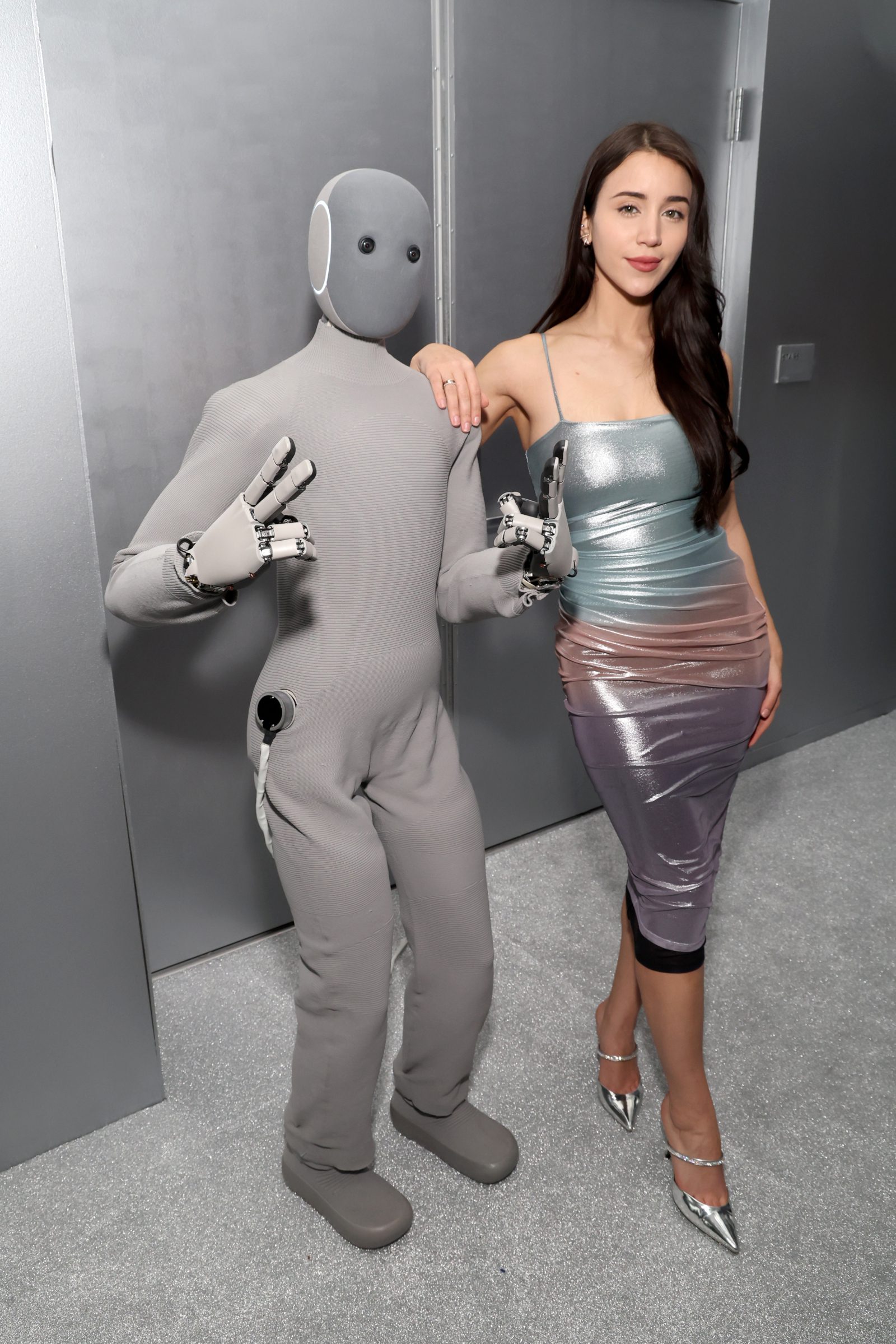 Caylee Cowan turned the 2026 Warner Music GRAMMY Party into her own personal runway on January 29